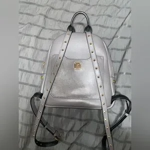 Gray MCM mini back pack (GREAT CONDITION) $_12.JPG?set_id=880000500F main image 2